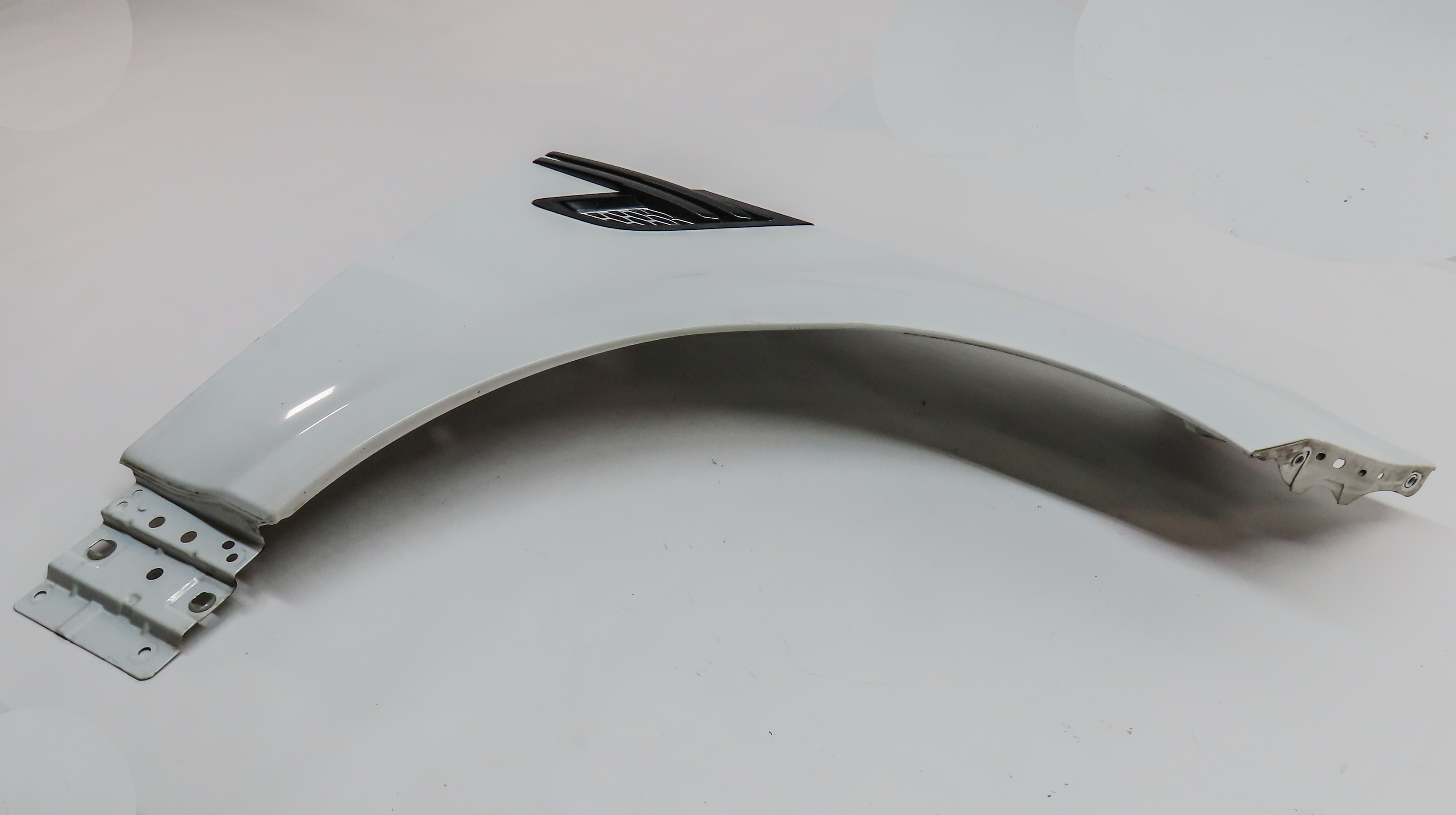 14-17 RANGE ROVER SPORT L494 FRONT RIGHT PASSENGER FENDER w/GRILLE (White) — exact item pictured